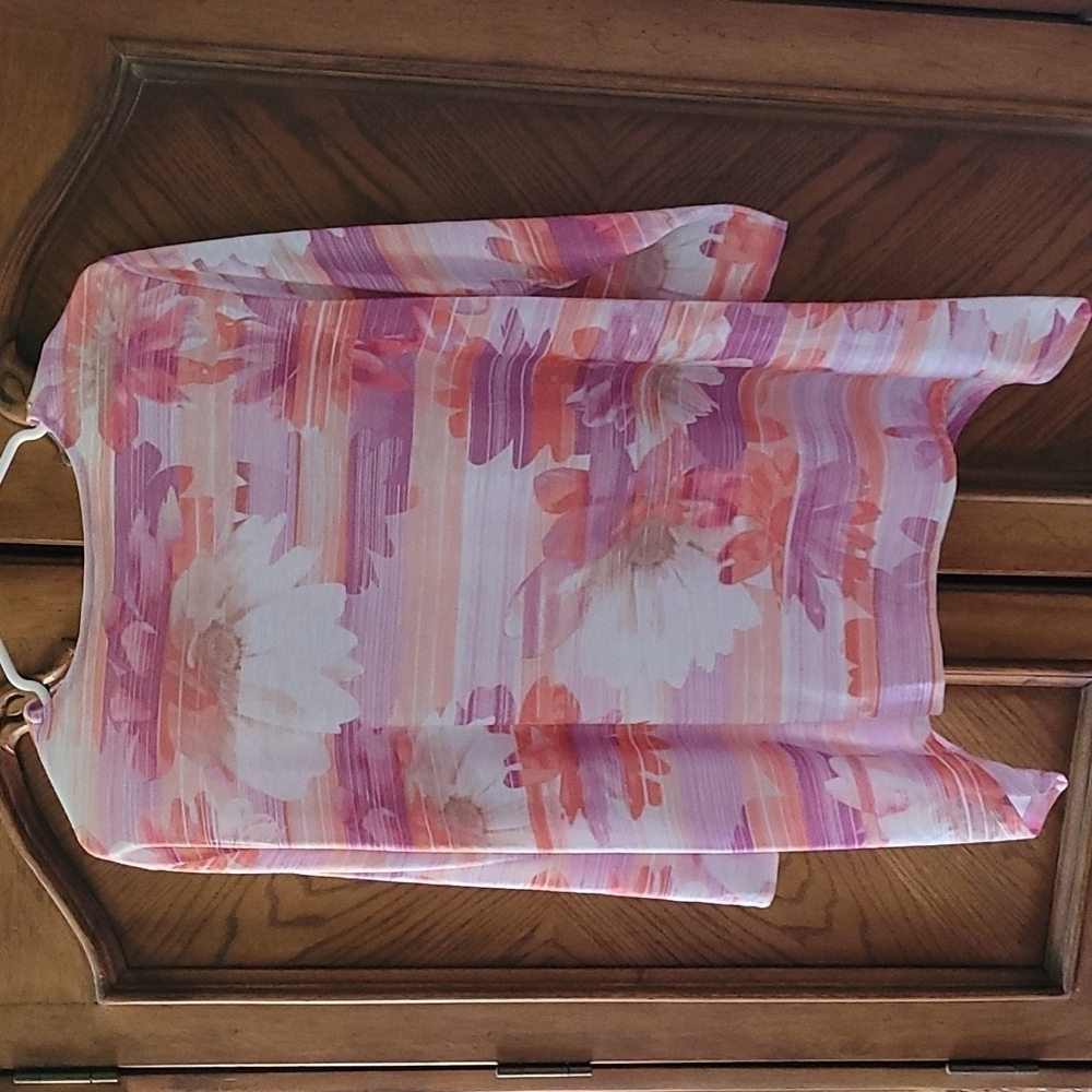 alfred dunner abstract daisies and bling blouse. Size L